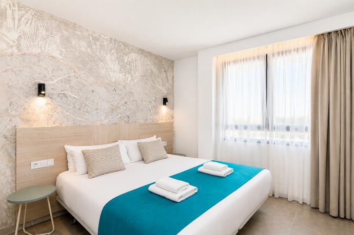 Double bedroom with A/C . - Ereza Residence 3.4 . (Photo Gallery) }}
