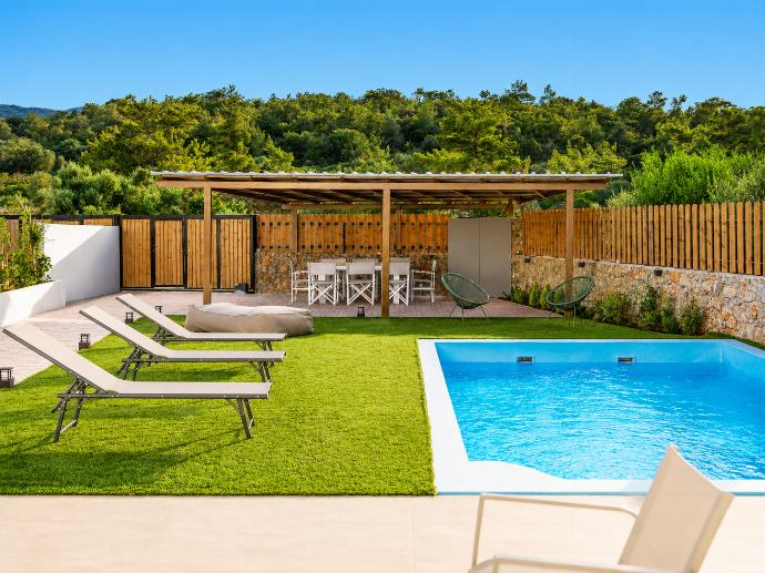 Sunny private pool area with sun loungers, shaded outdoor dining, and peaceful forest surroundings. . - Villa Galini . (Galería de imágenes) }}