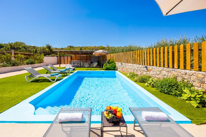 Private pool and terrace . - Villa Galini . (Galleria fotografica) }}