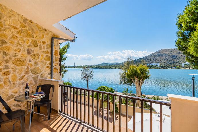  . - Villa Isleta . (Photo Gallery) }}
