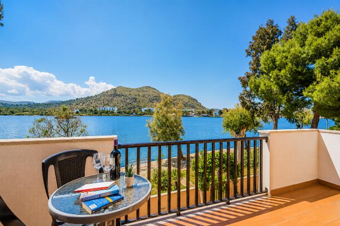  . - Villa Isleta . (Photo Gallery) }}