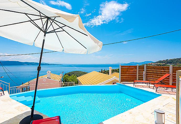 Private infinity pool and terrace with sea views . - Villa Frosso . (Photo Gallery) }}