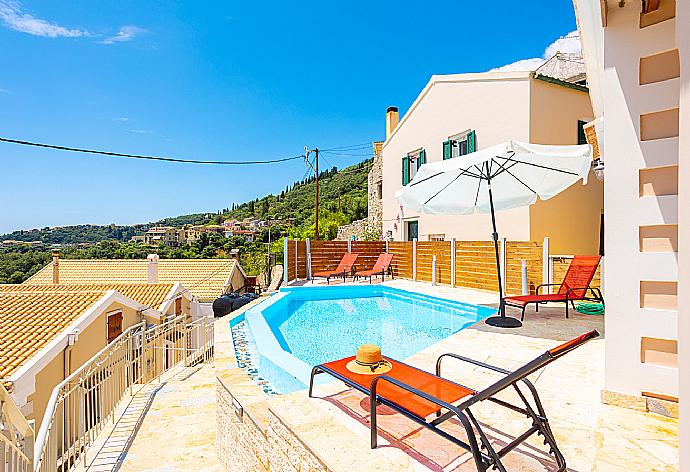 Private infinity pool and terrace with sea views . - Villa Frosso . (Galería de imágenes) }}