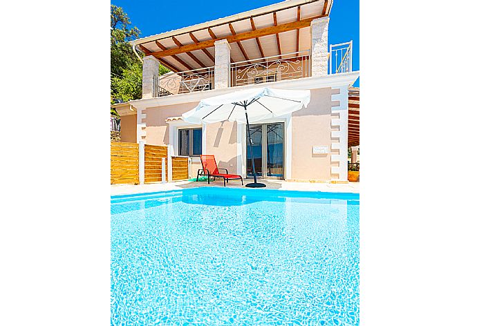 Beautiful villa with private infinity pool and terrace with sea views . - Villa Frosso . (Photo Gallery) }}