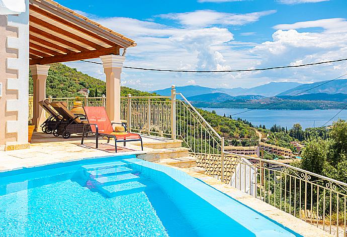 Beautiful villa with private infinity pool and terrace with sea views . - Villa Frosso . (Galería de imágenes) }}