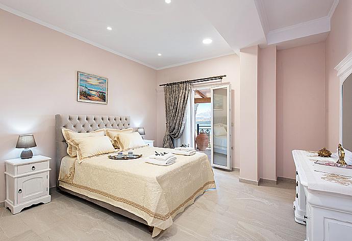 Double bedroom with A/C and TV . - Villa Frosso . (Photo Gallery) }}