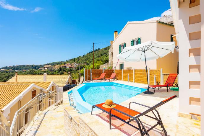  . - Villa Frosso . (Photo Gallery) }}