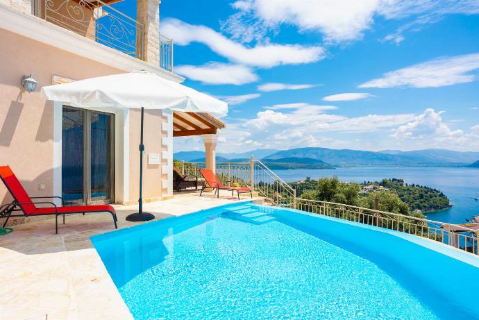 . - Villa Frosso . (Photo Gallery) }}