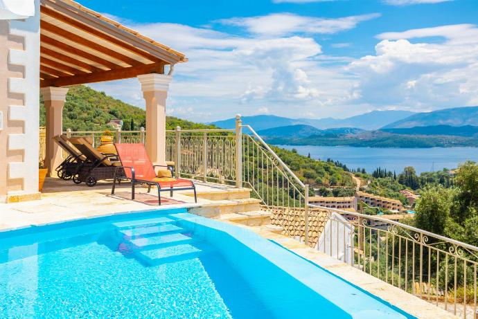  . - Villa Frosso . (Photo Gallery) }}
