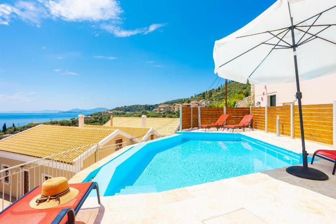  . - Villa Frosso . (Photo Gallery) }}