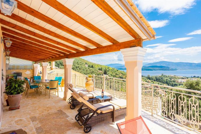  . - Villa Frosso . (Photo Gallery) }}