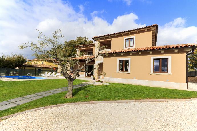Villa Aurora
