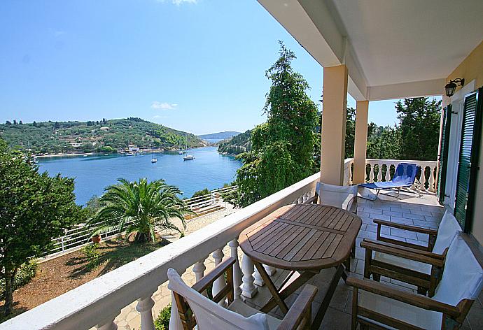 Balcony with panoramic views  . - Dolphin House . (Galería de imágenes) }}