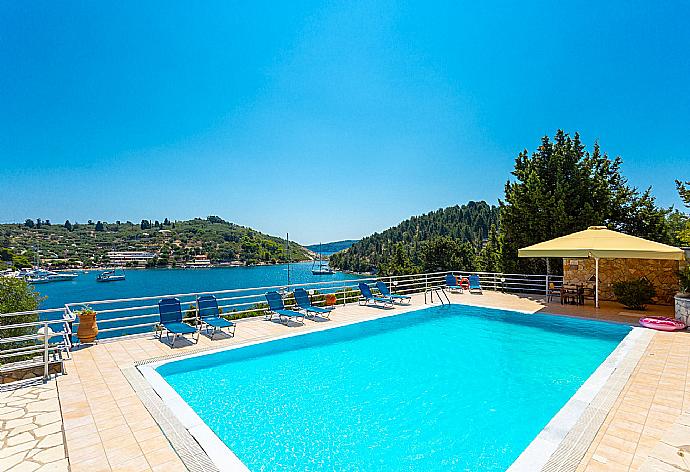 Private pool and terrace with panoramic sea views . - Dolphin House . (Fotogalerie) }}