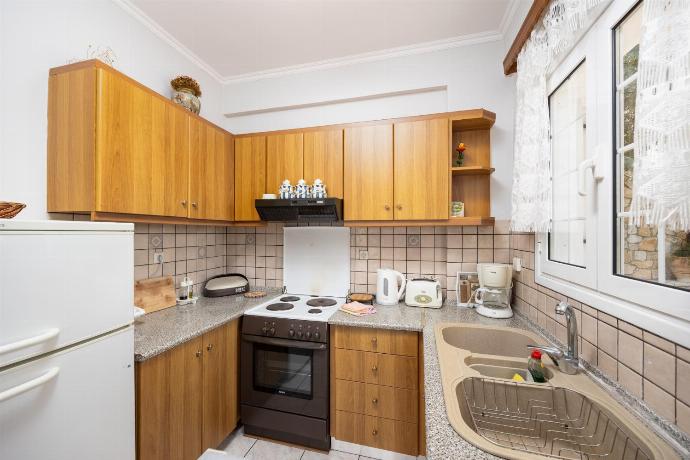 First floor: equipped kitchen . - Dolphin House . (Photo Gallery) }}