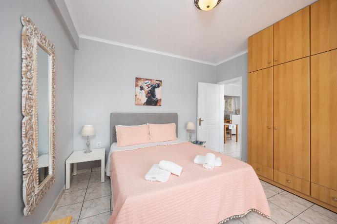 First floor: double bedroom with A/C and sea views . - Dolphin House . (Photo Gallery) }}