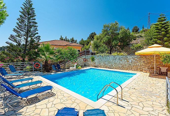 Shared pool with panoramic sea views . - Dolphin Villa 3 . (Galerie de photos) }}