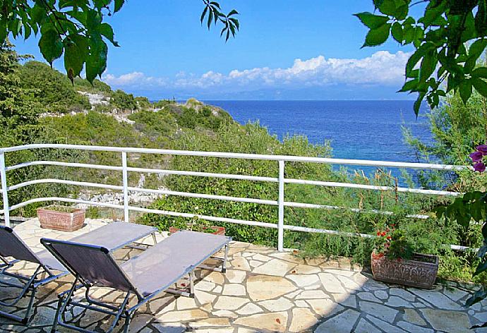 Private terrace area with sea views . - Dolphin Studio . (Galleria fotografica) }}