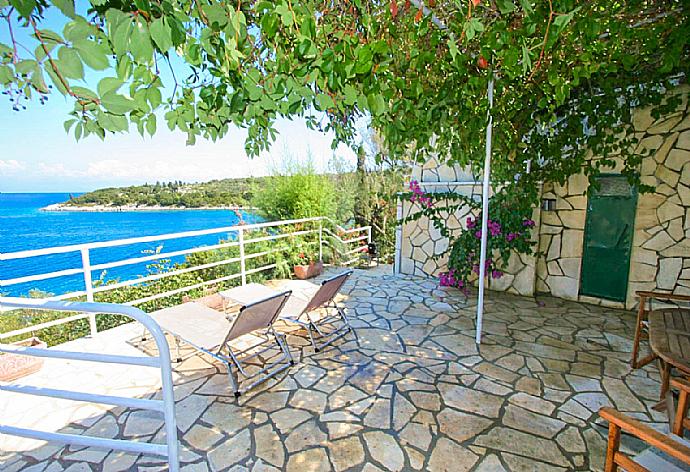 Private terrace area with sea views . - Dolphin Studio . (Galleria fotografica) }}