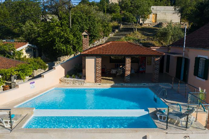 Beautiful villa with a spacious swimming pool and sun terrace.