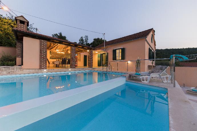 Beautiful villa with a spacious swimming pool and sun terrace.