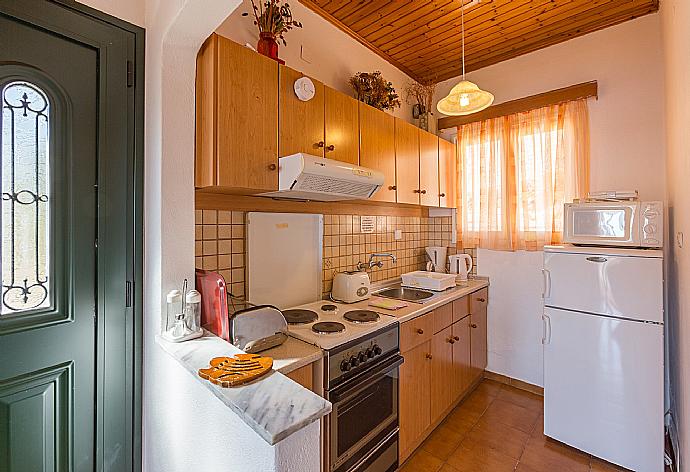 Equipped kitchen . - Dolphin Villa 1 . (Photo Gallery) }}