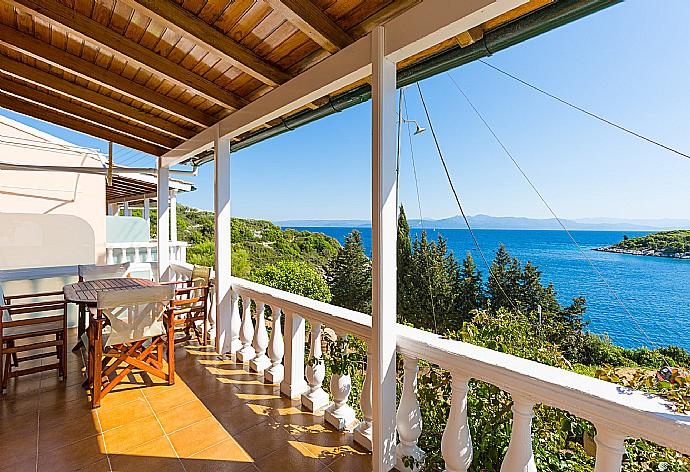 Terrace area with sea views . - Dolphin Villa 1 . (Galería de imágenes) }}