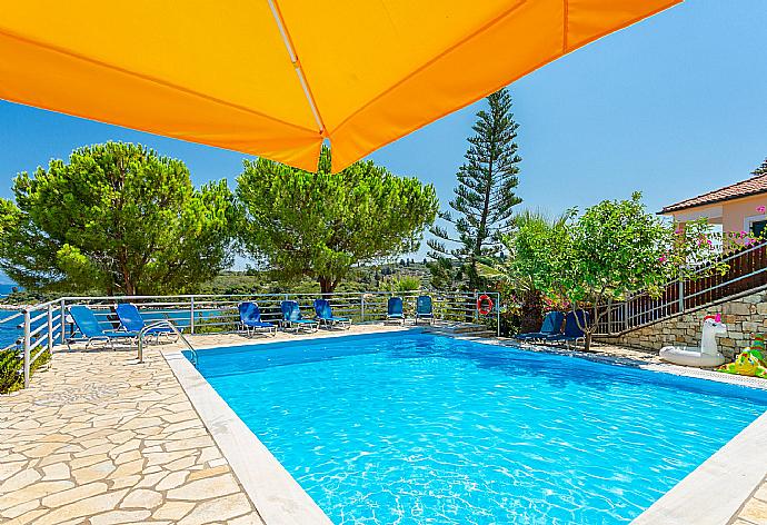 Shared pool and terrace with panoramic sea views . - Dolphin Villa 1 . (Галерея фотографий) }}