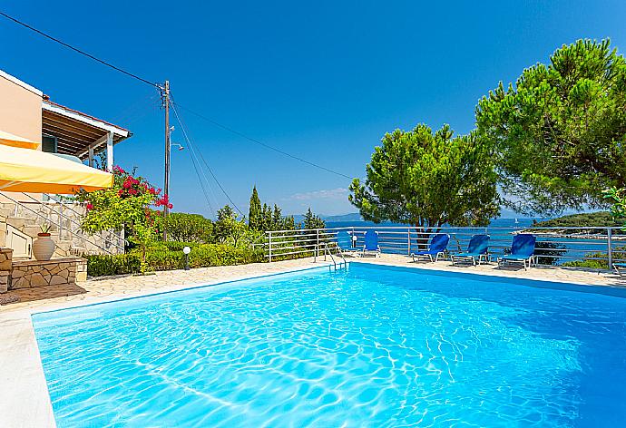 Shared pool and terrace with panoramic sea views . - Dolphin Villa 1 . (Galería de imágenes) }}