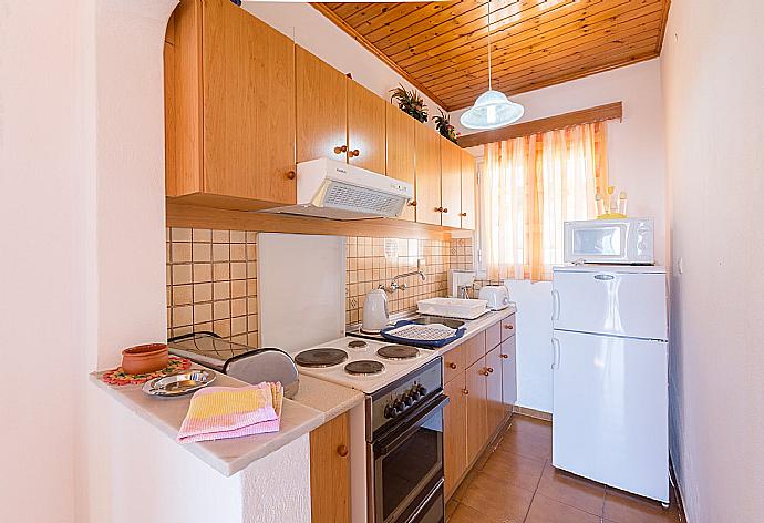 Equipped kitchen . - Dolphin Villa 2 . (Photo Gallery) }}