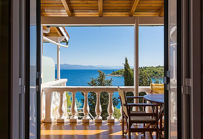 Terrace area with sea views . - Dolphin Villa 2 . (Galería de imágenes) }}