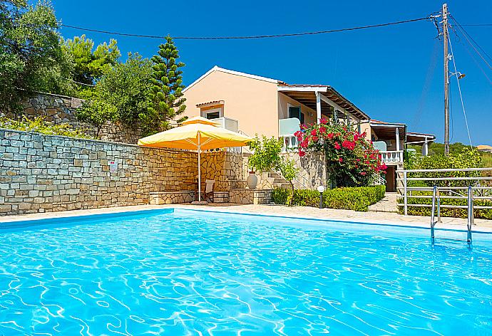 ,Beautiful villa with private terrace, shared pool, and panoramic sea views . - Dolphin Villa 2 . (Galleria fotografica) }}