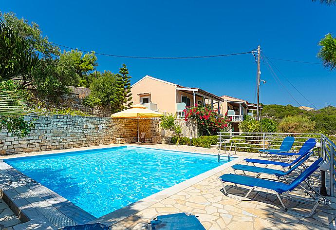 Beautiful villa with private terrace, shared pool, and panoramic sea views . - Dolphin Villa 2 . (Galerie de photos) }}