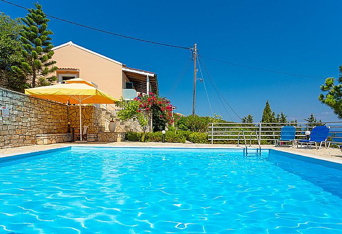 Beautiful villa with private terrace, shared pool, and panoramic sea views . - Dolphin Villa 2 . (Галерея фотографий) }}