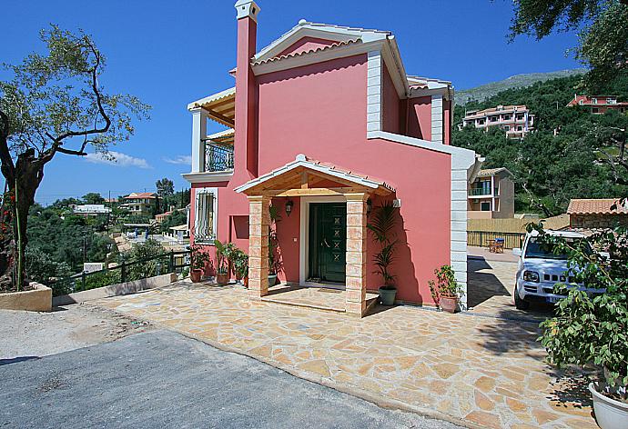 Private parking . - Villa Leana . (Fotogalerie) }}