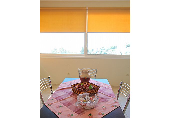 Dining area . - Villa Leana . (Fotogalerie) }}