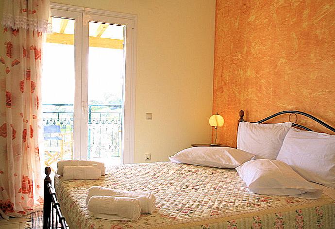 Double bedroom with A/C . - Villa Leana . (Fotogalerie) }}