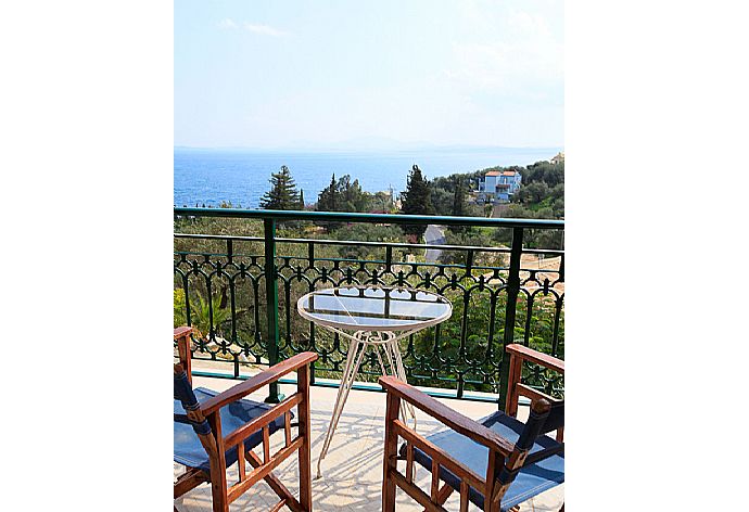 Balcony with views . - Villa Leana . (Fotogalerie) }}