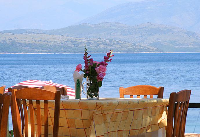 Local seafront taverna . - Villa Leana . (Fotogalerie) }}
