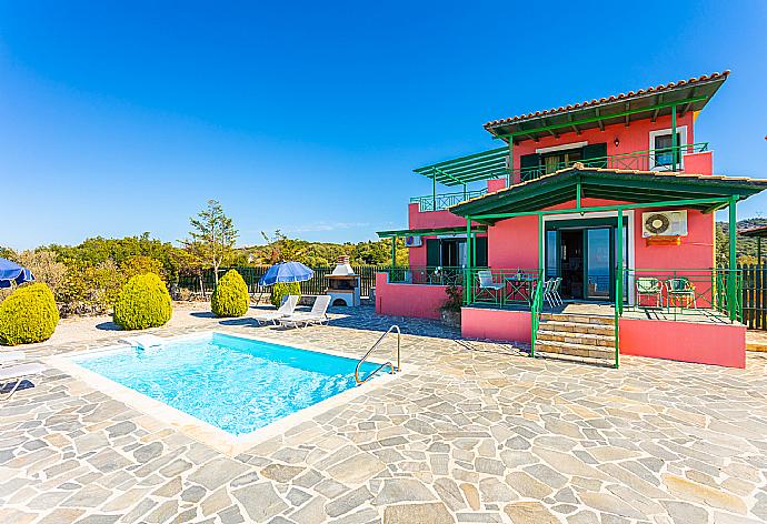 Beautiful villa with private pool, terrace, and garden with panoramic sea views . - Villa Valio . (Galería de imágenes) }}