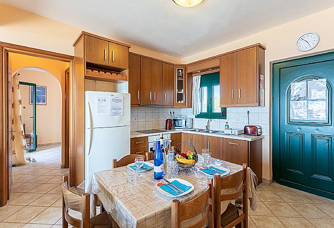 Equipped kitchen . - Villa Valio . (Galerie de photos) }}