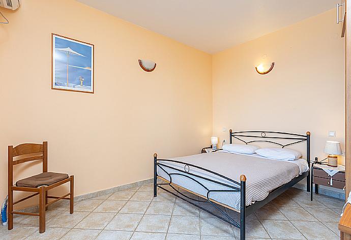 Double bedroom with en suite bathroom, A/C, sea views, and terrace access . - Villa Valio . (Photo Gallery) }}