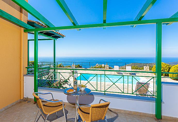 Terrace area with panoramic sea views . - Villa Valio . (Galería de imágenes) }}