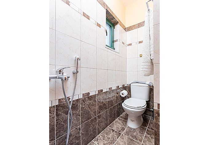 En suite bathroom with shower . - Villa Valio . (Photo Gallery) }}