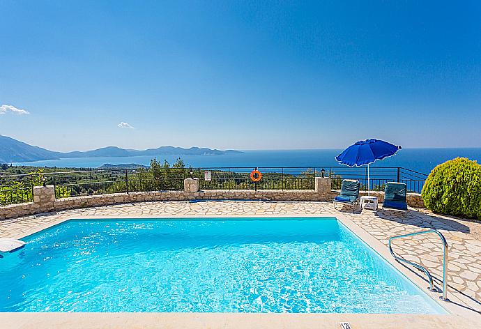 Private pool and terrace with panoramic sea views . - Villa Vera . (Galería de imágenes) }}