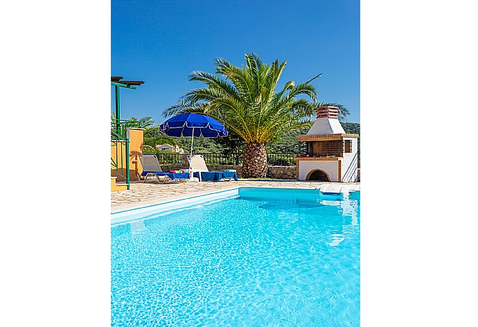 Private pool and terrace . - Villa Vera . (Fotogalerie) }}