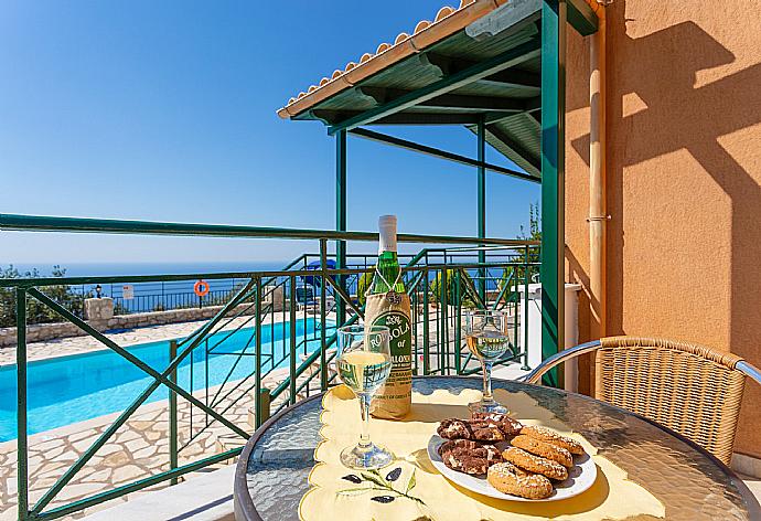 Terrace with panoramic sea views . - Villa Vera . (Galerie de photos) }}