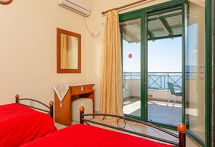 Twin bedroom on first floor with en suite bathroom, A/C, and balcony access . - Villa Vera . (Galleria fotografica) }}