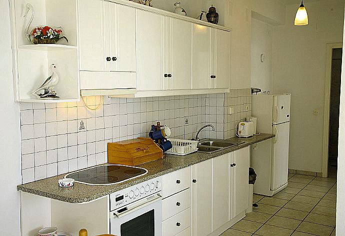 Equipped open plan kitchen and dining area . - Stella . (Photo Gallery) }}