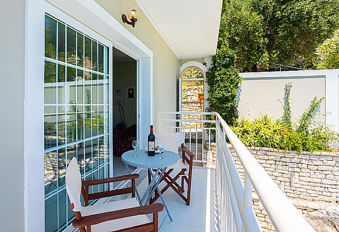 Terrace area with sea views . - Villa Thalassa . (Fotogalerie) }}